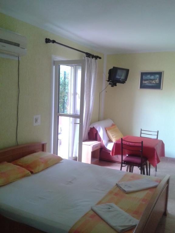 Guesthouse Lautasevic Petrovac Exterior foto