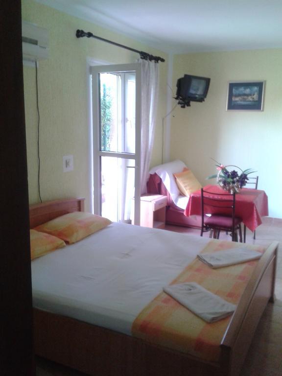 Guesthouse Lautasevic Petrovac Exterior foto