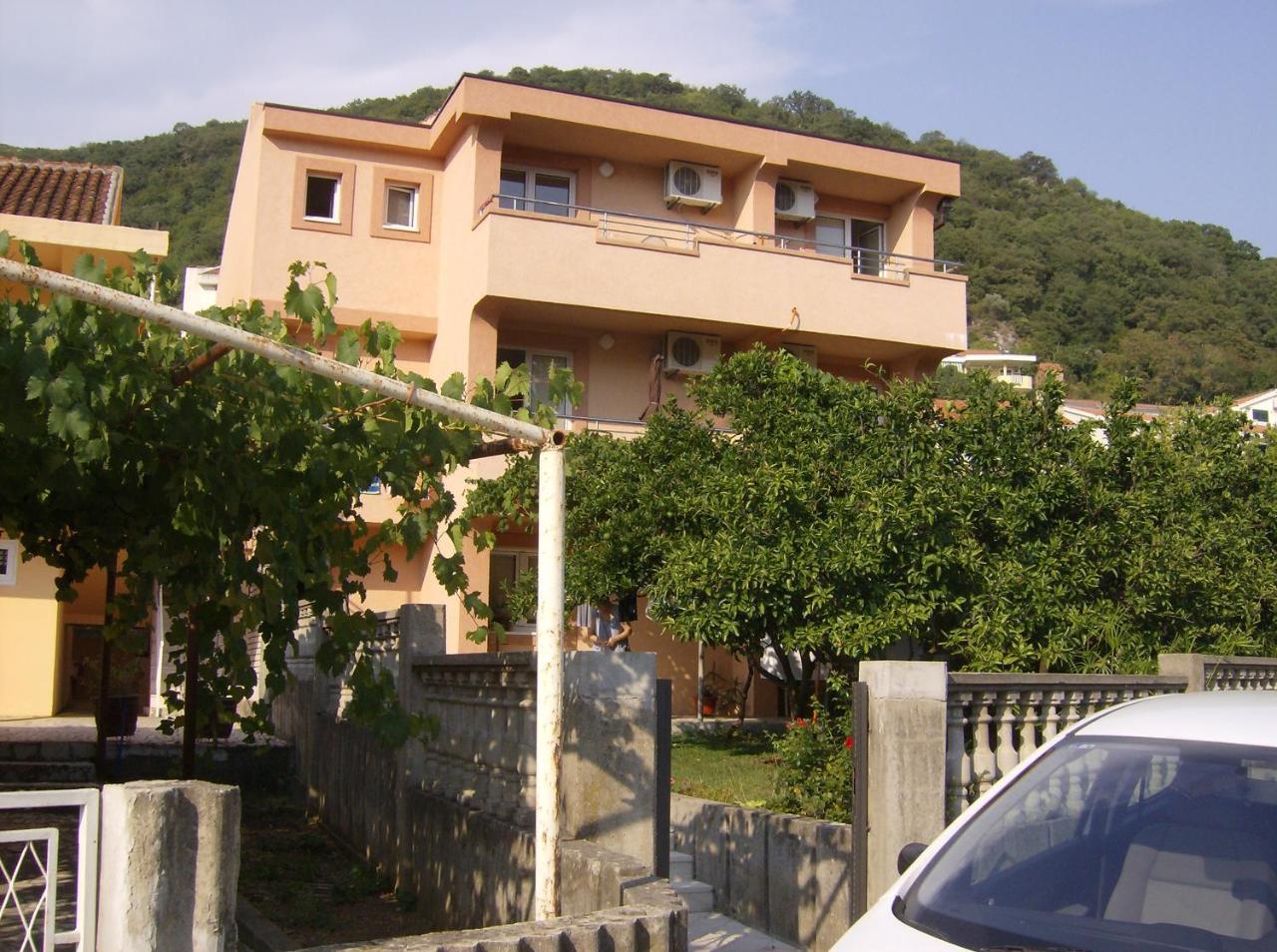 Guesthouse Lautasevic Petrovac Exterior foto